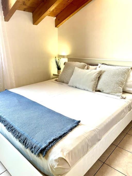 Ferienwohnung Mansarda Antica Milano San Giuliano Milanese Exterior foto
